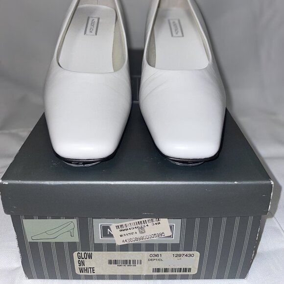 Nordstrom Womens, Leather, Block Heel Square Toe, White, Size 9N - Picture 2 of 5